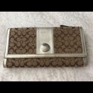 ✂️Coach wallet✂️ final price